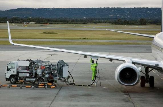 Çmimet e karburantit për avionët shkojnë në qiell: Ryanair dhe Wizz Air rrezikojnë humbje rekord!