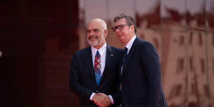 “Ai ka një makth, thotë edhe gjëra pa kuptim!’, Vuçiç ironizon Ramën pas deklaratave për median turke