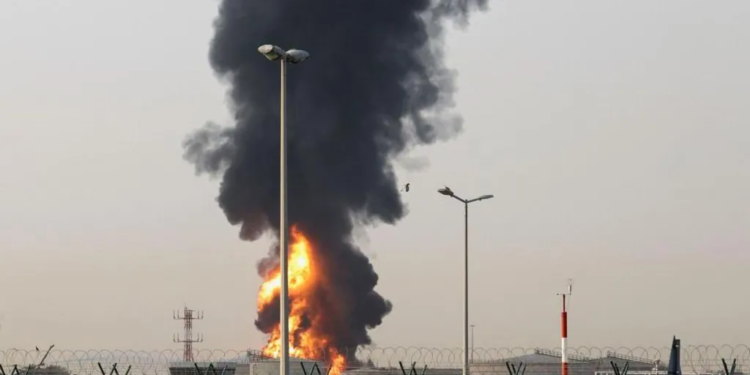 Irani sulmon me dronë portet e naftës dhe aeroportet e Emirateve të Bashkuara Arabe