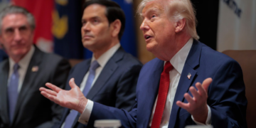 Trump i zgjat afatet Iranit për ngushticën e Hormuzit