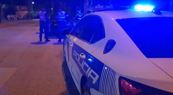 Ngjarje e rëndë në Sarandë/ Një person dhunon ish-bashkëjetuesen, kanos me armë familjarët e saj