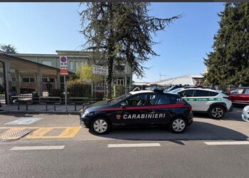 “Hakmarrje”/ 13-vjeçari qëllon me thikë mësuesen në Itali