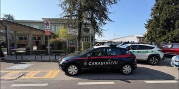 “Hakmarrje”/ 13-vjeçari qëllon me thikë mësuesen në Itali