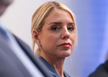 Skandali Epstein/ Pam Bondi përpara Kongresit, çfarë do zbulohet për pedofilin e dënuar?