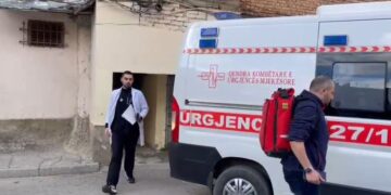 Tjetër dramë për familjen korçare, vajza e mitur tenton përsëri vetëvrasjen me hedhje nga pallati, e shpëton banori!