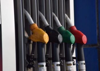 Nafta me racion/ Britania ndërhyn, do të ofrojë 50 mln paund mbështetje