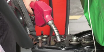 Sulmi i Izraelit mbi rezervat iraniane rrit me 5% çmimin e naftës në tregjet ndërkombëtare, shkon në 108 dollarë për fuçi