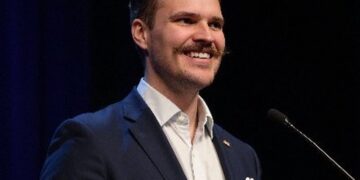 Rrëfimi i diplomatit nga Omani: Nga ‘Kurrë!’ te bombardimet. Si shembet Paqja!