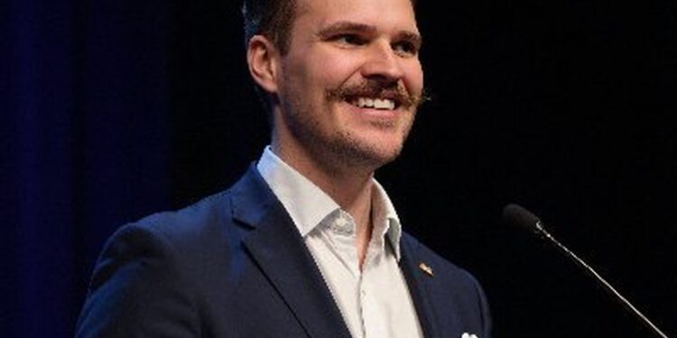 Rrëfimi i diplomatit nga Omani: Nga ‘Kurrë!’ te bombardimet. Si shembet Paqja!