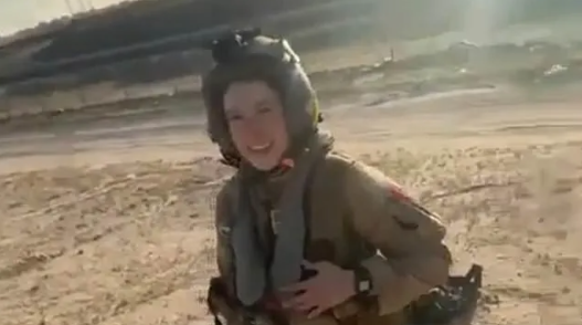 VIDEO/ Avioni i saj F-15 u rrëzua gabimisht nga një “zjarr miqësor”, pilotja amerikane “përfundon” në shkretëtirën e Kuvajtit