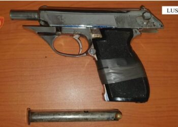 Lëvizte i armatosur, shpallet në kërkim 21-vjeçari në Lushnjë. Arrestohen 5 shokët e tij