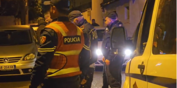 Të shtënat me armë zjarri pranë Policisë, arrestohet shoferi dhe pasagjeri 17-vjeçar