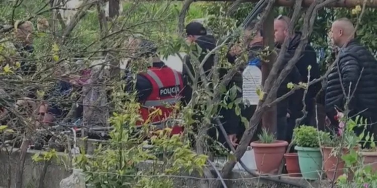 Detaje nga krimi në Roskovec/ I moshuari vrau bashkëshorten dhe më pas veten, policia kishte ndërhyrë pak ditë më parë për të “shuar” sherrin