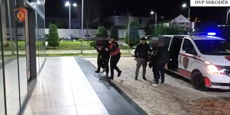 Transportonte 6 emigrantë drejt Malit të Zi, arrestohet 27-vjeçari në Shkodër