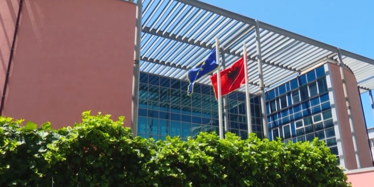 Vodhën 15 mln euro me Call Center-at, SPAK kërkon konfiskimin e pasurive të dy të rinjve