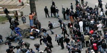 “Zvarritje e shëmtuar e seancave”/ Juristja: Drejtësia, anemike për 21 janarin!