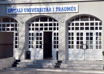 E rëndë! U godit me gur nga motra gjatë lojës, 4-vjeçari ndërron jetë në Spitalin e Traumës