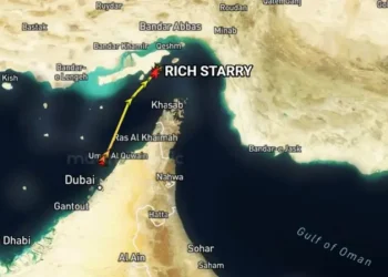 Anija e parë kalon nëpër Hormuz pas hyrjes në fuqi të bllokadës detare amerikane