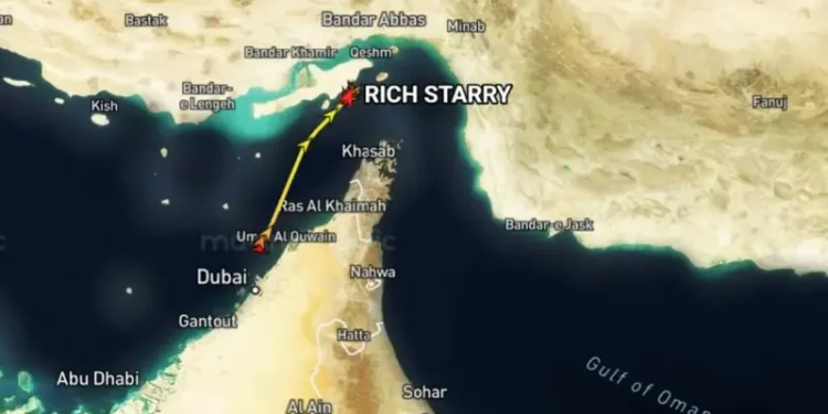 Anija e parë kalon nëpër Hormuz pas hyrjes në fuqi të bllokadës detare amerikane