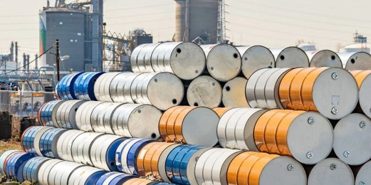 Nafta bie nën 100 dollarë, tregjet qetësohen mes sinjaleve për fundin e konfliktit