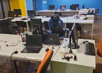Operacion kundër call center-ave në Tirana, goditen dy subjekte, disa të arrestuar
