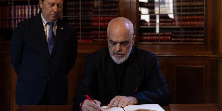 “Marrëdhëniet me Spanjën s’kanë qenë kurrë më të mira”/ Rama nga Barcelona: Shqipëria, destinacion i preferuar për të rinjtë spanjollë