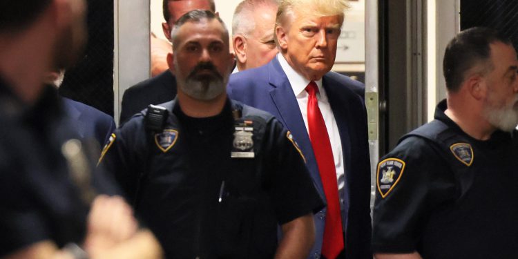 VIDEO/ Trump i shpëton një tjetër atentati, të shtëna me armë në darkën me gazetarët