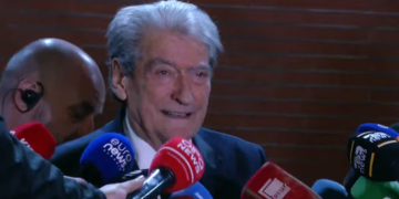 Mbyllet protesta e PD, Berisha: Nuk ka forcë në botë të na ndalë, policia përdori molotov