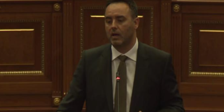 Kriza presidenciale në Kosovë, Konjufca dhe Kollçaku tërheqin kandidaturat