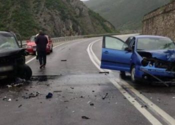 Aksident ‘zinxhir’ në Tepelenë në aksin rrugor Tepelenë–Krahës, 8 të plagosur dërgohen në spital