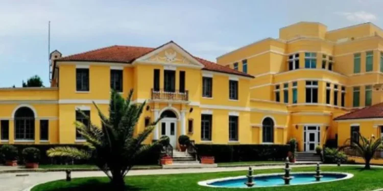 “Kush punon kundër nesh, do t’a pësojë”/ Ambasada Amerikane në Tiranë njofton shtrëngimin e masave të DASH për dhënien e vizave