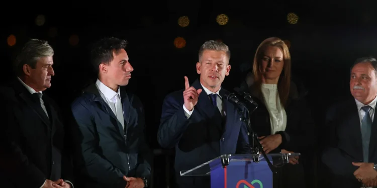 “Do të flasim, por nuk do të bëhemi miq”, reagon për herë të parë Kryeministri i ri i Hungarisë për marrëdhënien me Rusinë