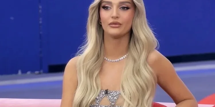 Selin u shfaq e vetme në koncertin e Fifit, reagon Gimbo