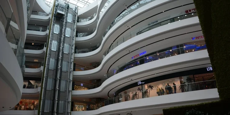 “Toptani do hidhet në erë”! Alarm për bombë në qendrën e njohur tregtare në Tiranë