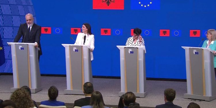 Marta Kos: Pas negociatave në 2027, do t’i ngjitem Korabit me Ramën. Kryeministri: Mund t’i ngjitemi Kullës Eiffel kur…
