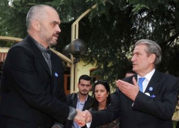 Pazar pas pazari: A po shkojnë Rama dhe Berisha drejt ndryshimit të Kushtetutës?