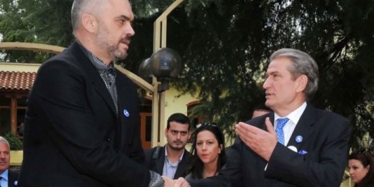 Pazar pas pazari: A po shkojnë Rama dhe Berisha drejt ndryshimit të Kushtetutës?