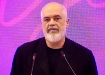 “Dhunues i demokracisë”/ Rama thumbon Berishën: Fute në burg politik Fatos Nanon, nuk ta kthyem revanshin