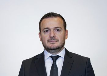 Pazari me tenderin 11 mln euro për ujitjen në Konispol, 10 firma i hapën rrugën Senkës & Buzit, roli i dyshimtë i Andis Sallës