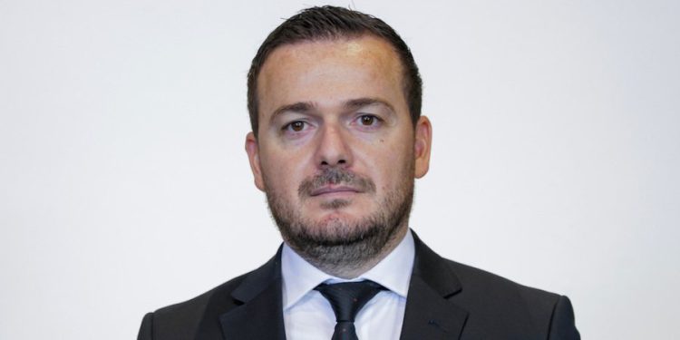 Pazari me tenderin 11 mln euro për ujitjen në Konispol, 10 firma i hapën rrugën Senkës & Buzit, roli i dyshimtë i Andis Sallës