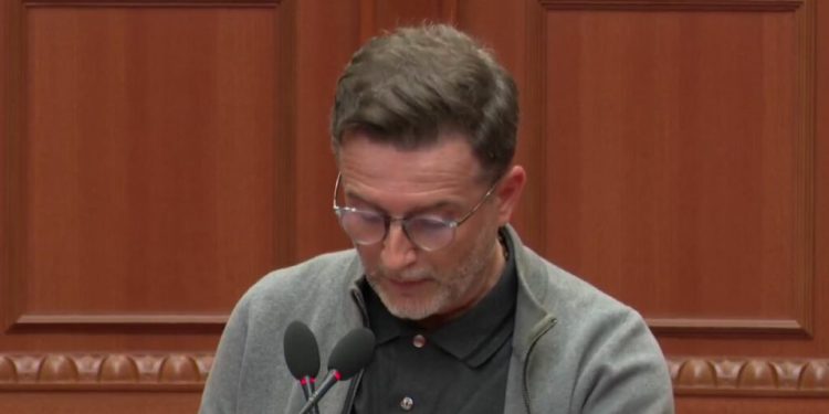 Tragjedia në Durrës, Braçe në Kuvend: Ngjarja duhet trajtuar si vrasje, jo si shkelje rrugore! Të ndryshojmë Kodin Penal