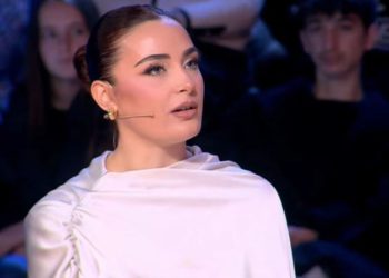 “I mora dhe ujë të bekuar”, ish-banorja e Big Brother rrëfen momentin kur i vdiq i ati: Isha në Kishën e Laçit për t’u lutur