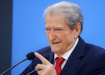 Jo vetëm shkrimin e fjalimeve, Berisha ia lë “ringritjen” e partisë në dorë ChatGPT-së, PD prezanton sot Departamentin e IA