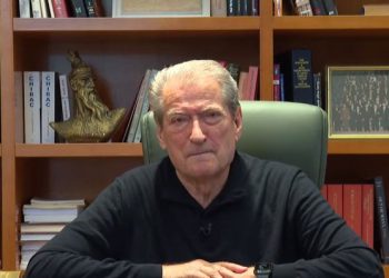 Qytetari tallet: “Doktor, edhe sa metra kanë mbetur nga kilometri i fundit?”, Berisha: Ky është i fundit!