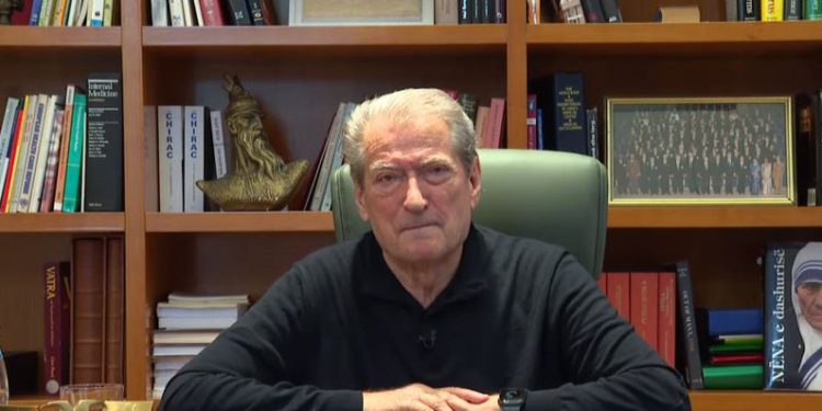 Qytetari tallet: “Doktor, edhe sa metra kanë mbetur nga kilometri i fundit?”, Berisha: Ky është i fundit!