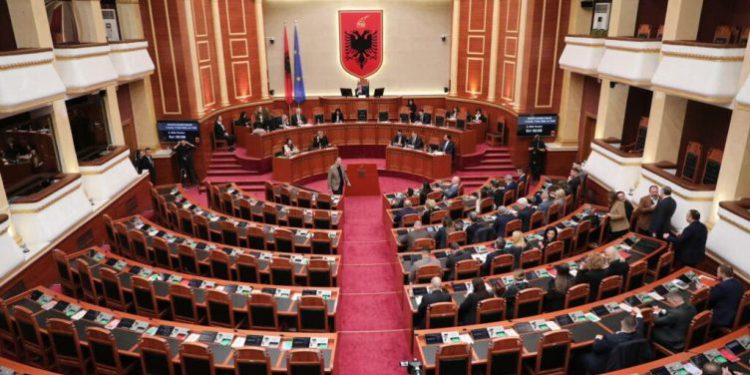 PS-PD votojnë me 114 vota projekt-rezolutën për integrimin në BE