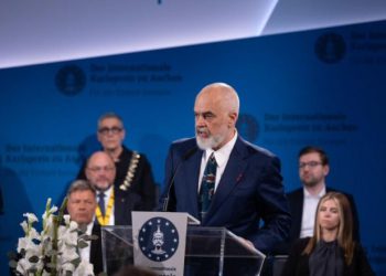 Rama rikthehet në Gjermani si pjesë e ceremonisë prestigjioze Çmimi i Karlit të Madh