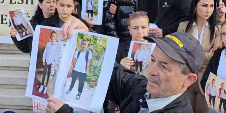 “E quante veten bisha e rrugës”, banori: Nikoll Radaçin e kapte policia dhe e lëshonte, shteti fajtor