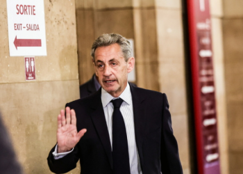 Sarkozy nuk do të mbajë më “byzylykun elektronik”, gjykata i zbut masën e dënimit ish-presidentit