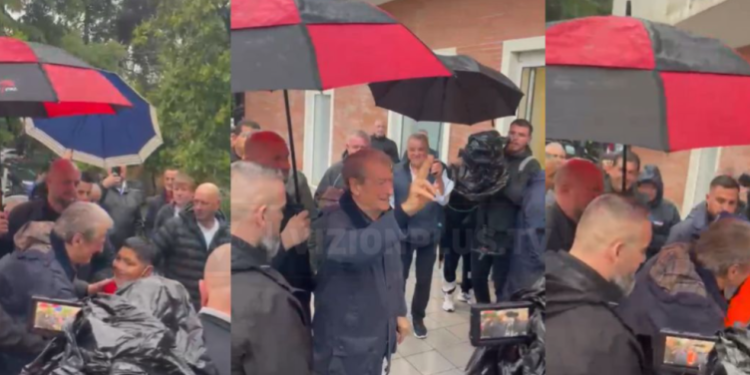 Protesta e PD, Sali Berisha mbërrin në selinë blu